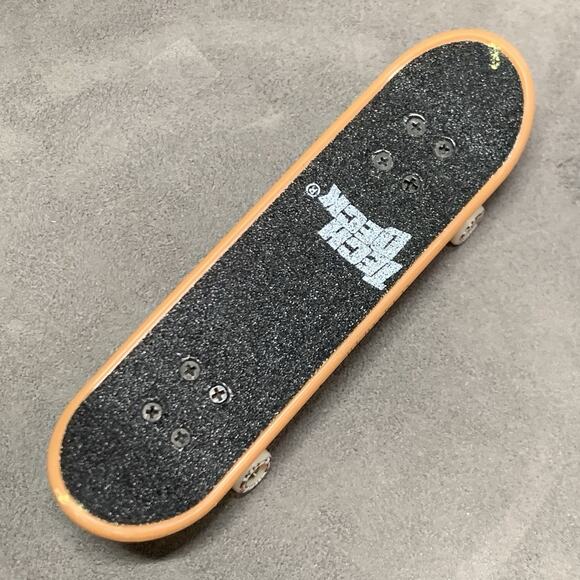 Vintage Tech Deck Santa Cruz Skull Fingerboard - Picture 6 of 6